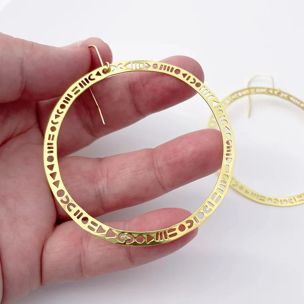 PATTERNED HOOPS Earrings in Gold